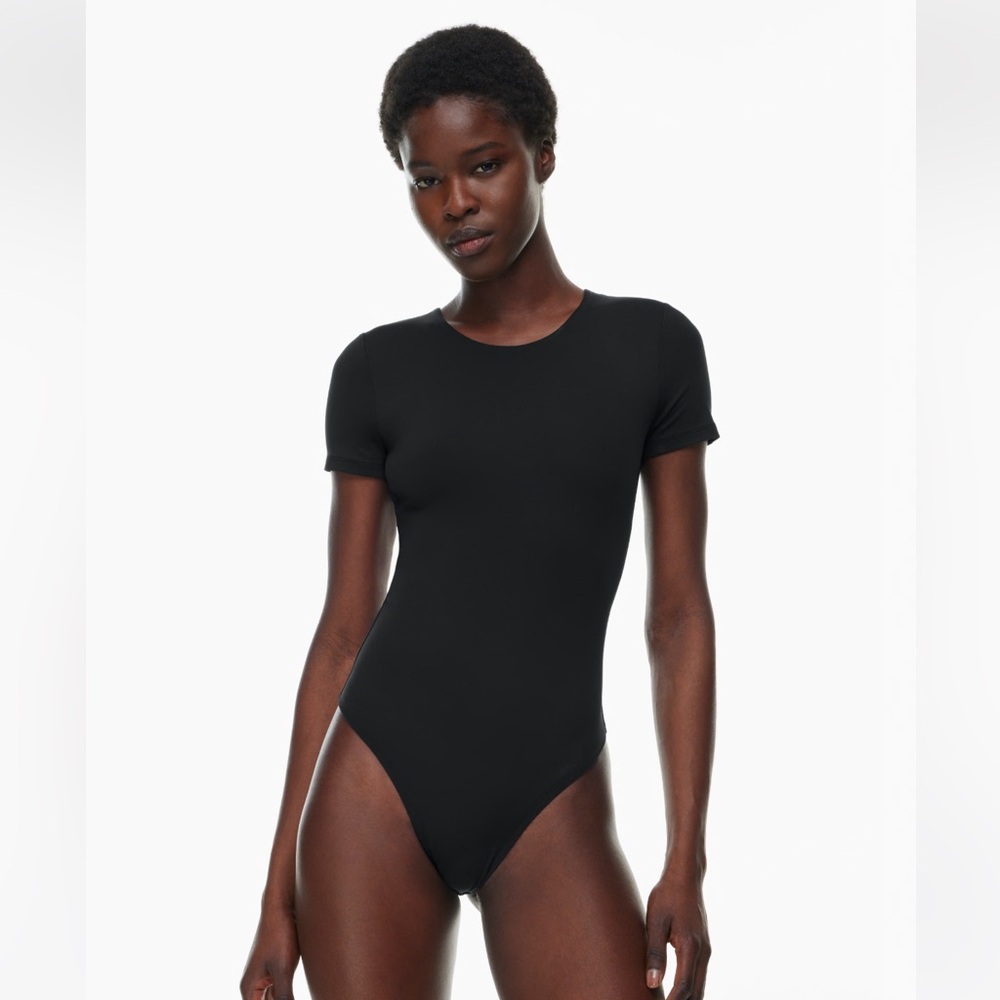 Aritzia Babaton Contour Crew Short Sleeve Bodysuit